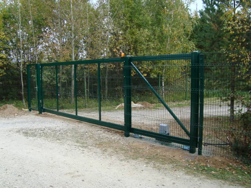 Сетчатый забор DoorHan в Тобольске с установкой