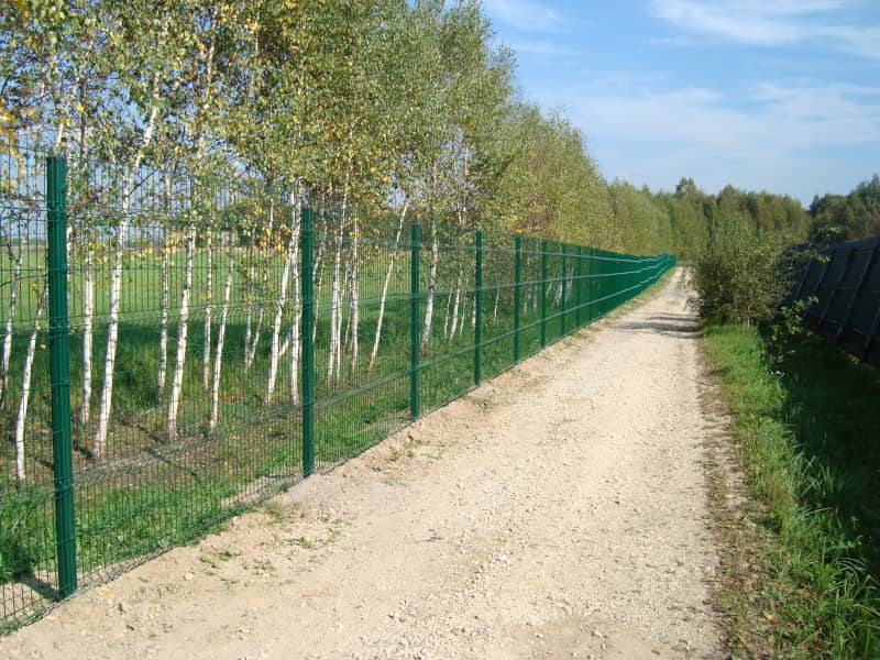 Сетчатый забор DoorHan в Тобольске с установкой