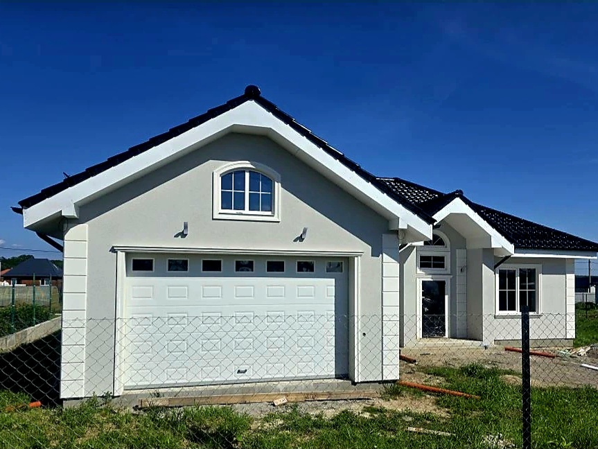 Секционные ворота DoorHan в Тобольске с установкой