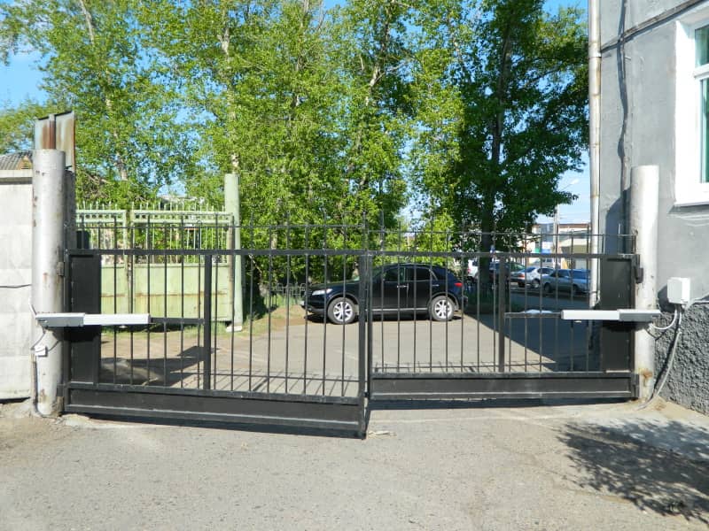 Уличные ворота DoorHan в Тобольске с установкой