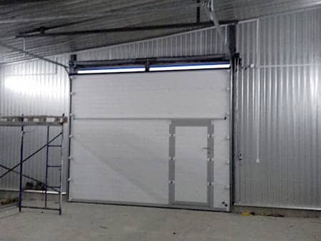 Подъемные ворота с калиткой для гаража в Тобольске